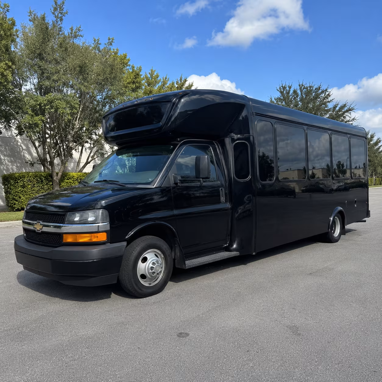 Farmington Hills Winery Tour & Pub Crawl Transportation