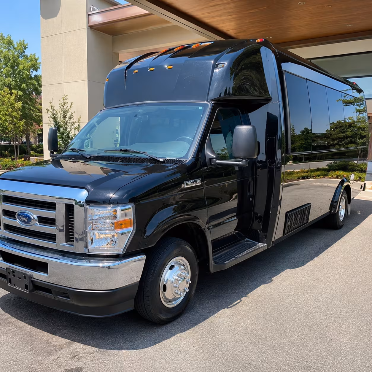 Toledo Winery Tour & Pub Crawl Transportation party bus exterior